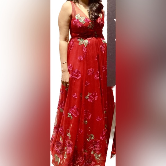 Marchesa Dresses & Skirts - Red hot special occasion beauty